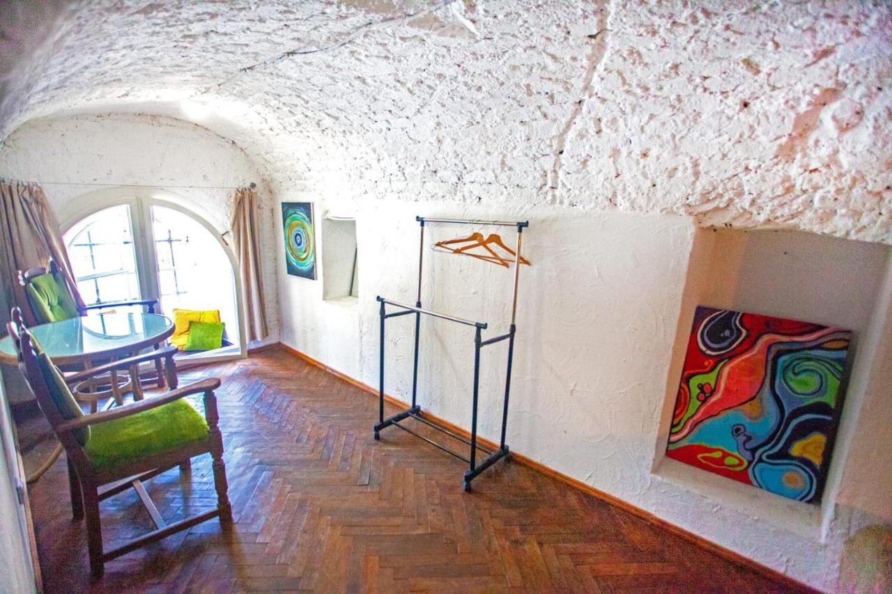 Artrooms -Round Windows Rynok Sq Lviv Exterior photo