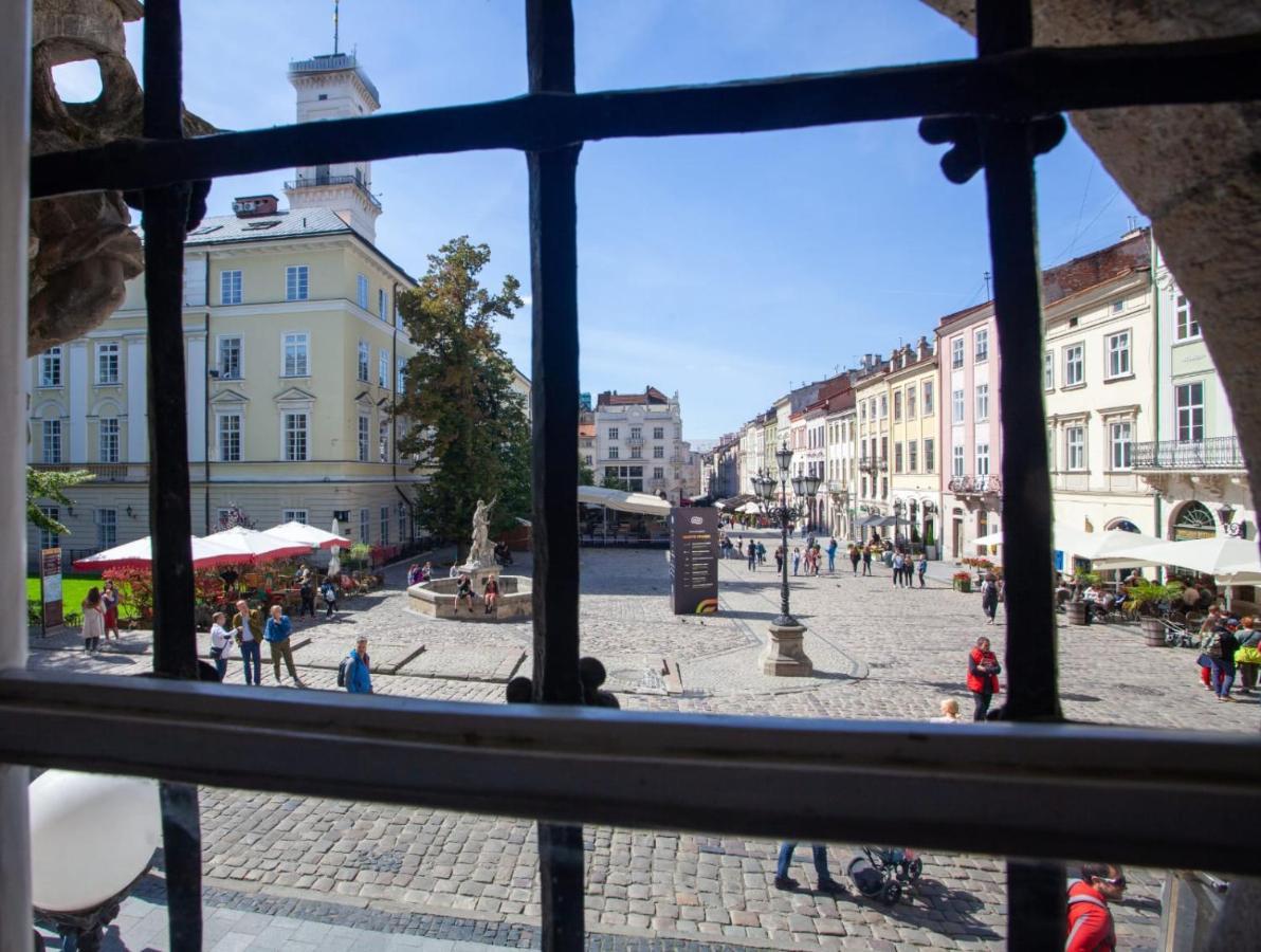 Artrooms -Round Windows Rynok Sq Lviv Exterior photo